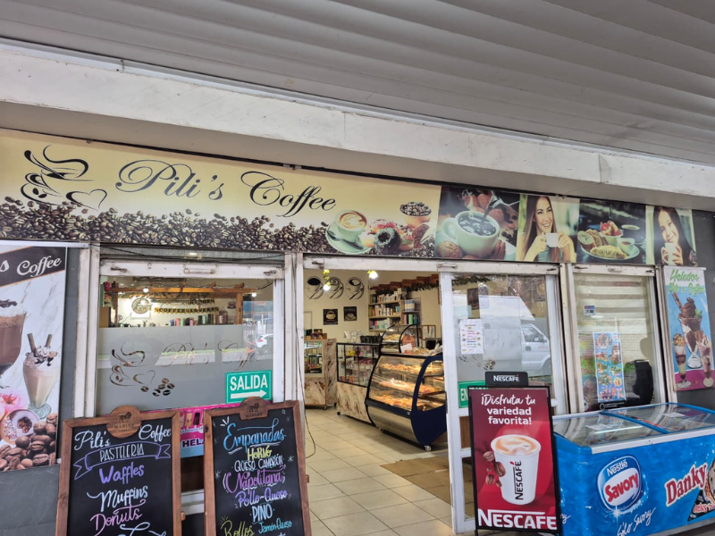 Pili's Coffee - Frontis