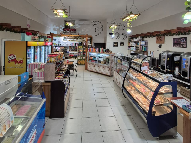 Pili's Coffee - Interior