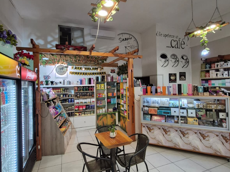 Pili's Coffee - Interior